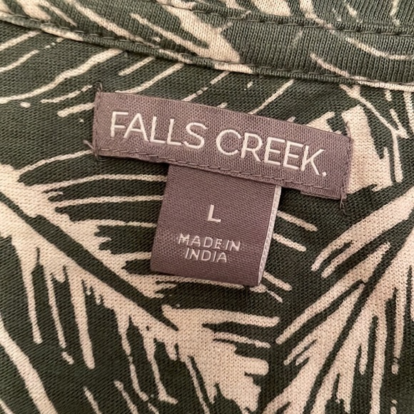 Falls Creek Short Sleeve Top. Size Large. Tropical Leaf Print . Sage Color. NWT! - Picture 3 of 6